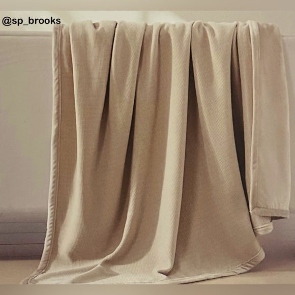 🎁Jennifer Adams Chenille Corduroy Throw - 60” x 70” - Reversible - Taupe - Picture 2 of 4